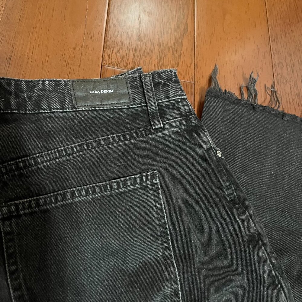 Zara Straight Mid Rise Jean - Picture 2 of 3